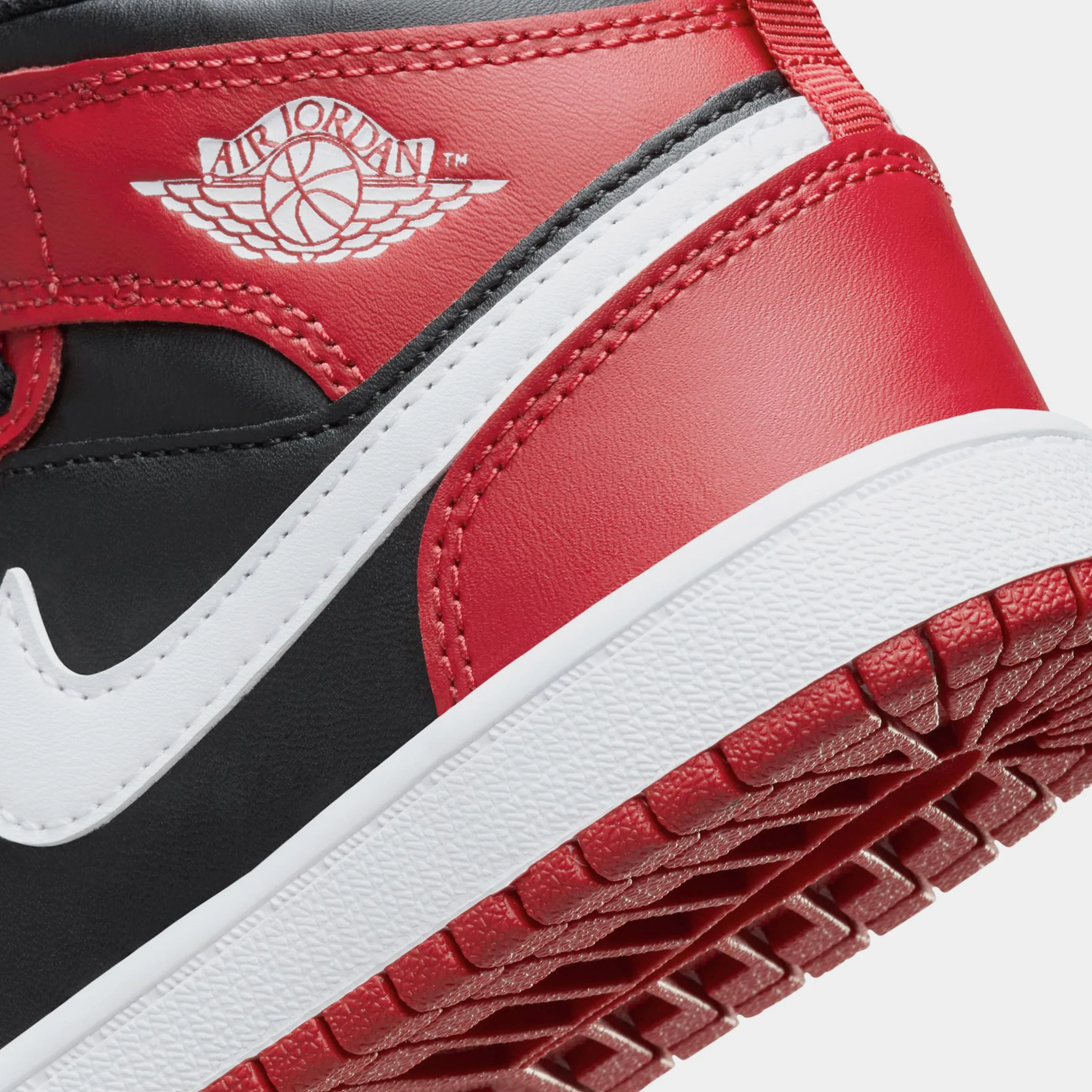 Air Jordan 1 Retro Mid Gym Red Preschool Lifestyle Shoes (Black/Gym Red/White)