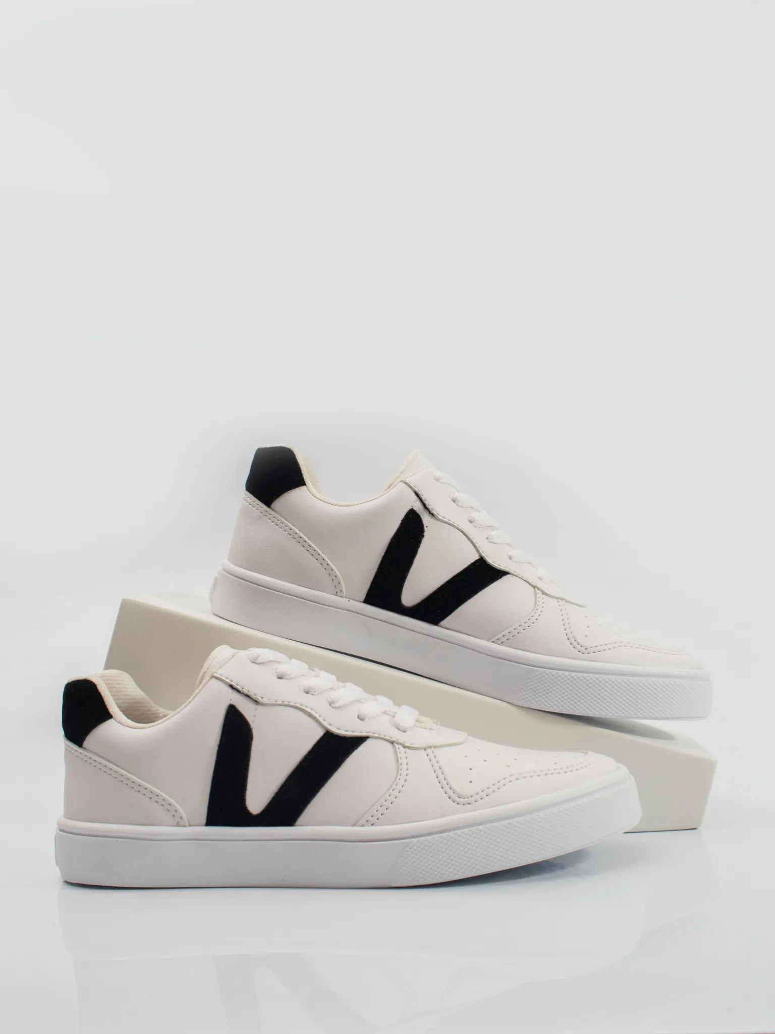 Miel 18 Sneakers - White   Black